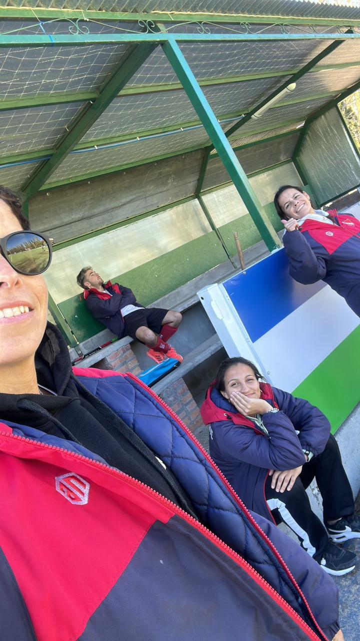 Día del Profesor y la Profesora de Educación Física: Yanina y Liz, una vida dedicada a hockey