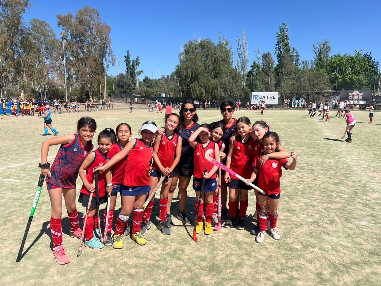 Día del Profesor y la Profesora de Educación Física: Yanina y Liz, una vida dedicada a hockey