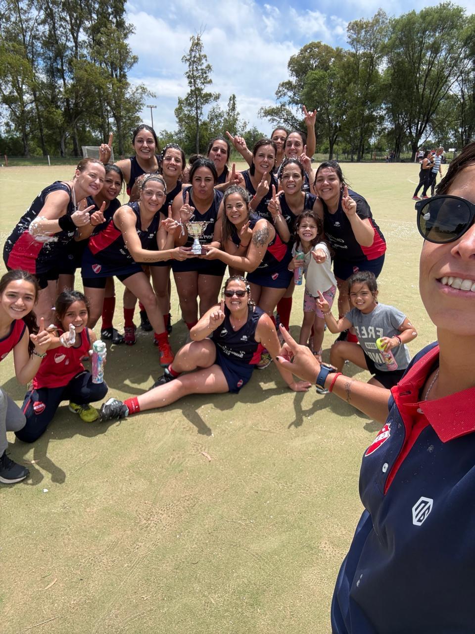 Día del Profesor y la Profesora de Educación Física: Yanina y Liz, una vida dedicada a hockey